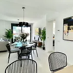 Majestic By The Beach, Apartamento *